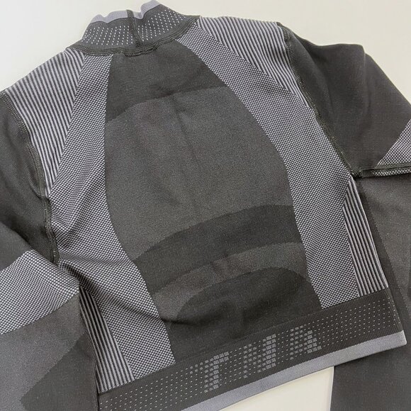 TNA Ventura Cropped Long Sleeve | Colorblock | Aritzia - Picture 5 of 7